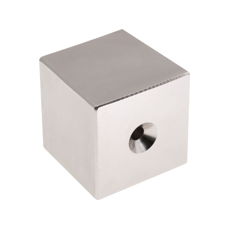 Permanent magnet med tilpasset form